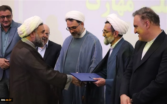 با حضور حجت الاسلام و المسلمین بنیان جوادی مسئول نهاد مقام معظم رهبری انجام شد؛

انتصاب حجت الاسلام والمسلمین محمد ابراهیم افلاکیان به‌عنوان نماینده نهاد مقام معظم رهبری در دانشگاه ملی مهارت استان همدان  2