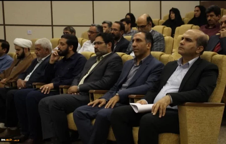 معاون فرهنگی و دانشجویی دانشگاه ملی مهارت در آئین افتتاحیه و رونمایی از پوستر پنجمین جشنواره ملی فرهنگی هنری «ذوالفقار»: امروز آرمان‌های شهید سلیمانی در قلب اروپا و آمریکا شنیده می‌شود 2
معاون فرهنگی و دانشجویی دانشگاه ملی مهارت در آئین افتتاحیه و رونمای