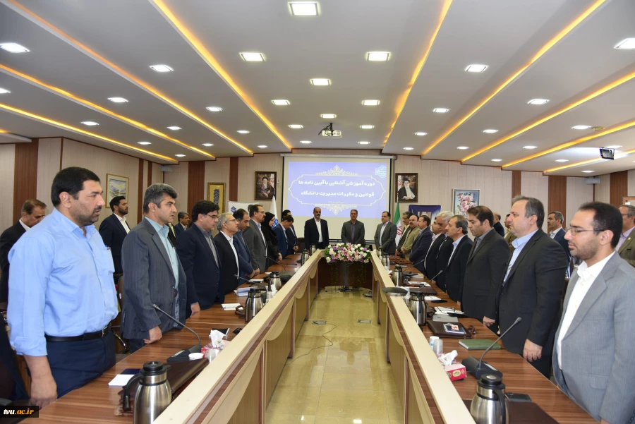 رئیس دانشگاه ملی مهارت در جمع رؤسای دانشکده‌ها و آموزشکده‌های سراسر کشور:
حیات دانشگاه و ارکان آن در گرو ضوابط، مقررات و قوانین است/ هیئت امنا مجلس قانون‌گذاری دانشگاه است/ سیاست دانشگاه تربیت نیروی توانمند اشتعال‌پذیر است 2