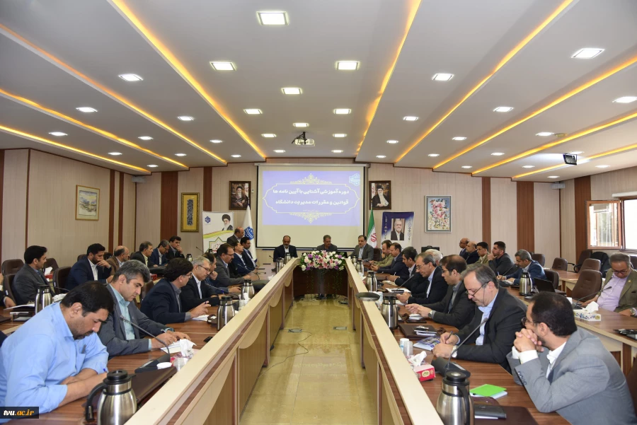 رئیس دانشگاه ملی مهارت در جمع رؤسای دانشکده‌ها و آموزشکده‌های سراسر کشور:
حیات دانشگاه و ارکان آن در گرو ضوابط، مقررات و قوانین است/ هیئت امنا مجلس قانون‌گذاری دانشگاه است/ سیاست دانشگاه تربیت نیروی توانمند اشتعال‌پذیر است 8