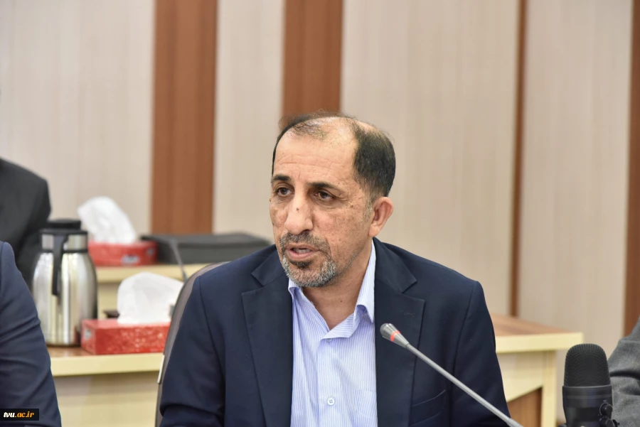 رئیس دانشگاه ملی مهارت در جمع رؤسای دانشکده‌ها و آموزشکده‌های سراسر کشور: 

حیات دانشگاه و ارکان آن در گرو ضوابط، مقررات و قوانین است/ هیئت امنا مجلس قانون‌گذاری دانشگاه است/ سیاست دانشگاه تربیت نیروی توانمند اشتغال‌پذیر است 3