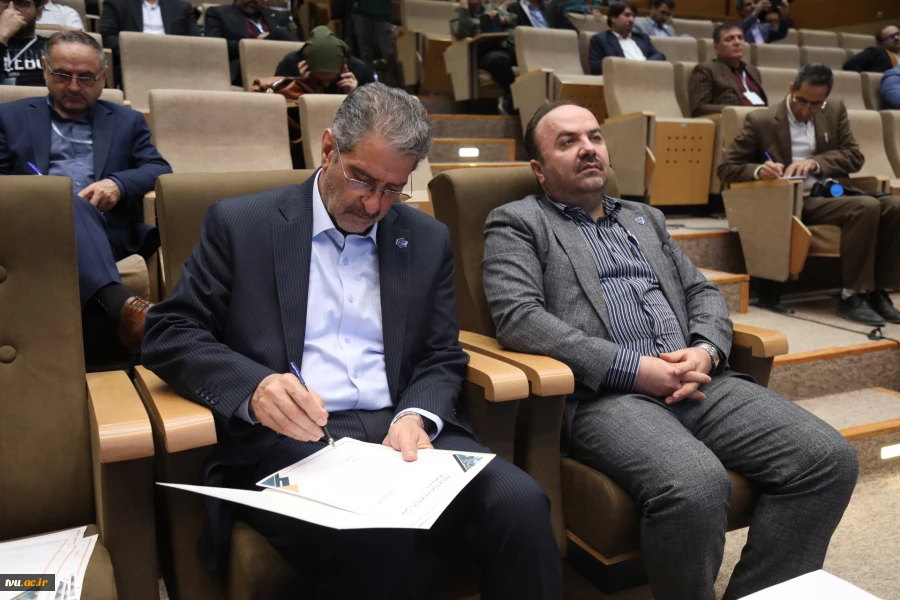 رئیس دانشگاه ملی مهارت در آیین اختتامیه سومین همایش ملی مهارت‌افزایی، هدایت شغلی و صلاحیت حرفه‌ای در آموزش عالی کشور:

امروز مهارت نه یک انتخاب بلکه یک ضرورت اجتناب‌ناپذیر است/ مسیر توسعه اقتصادی کشور از تربیت نیروهای توانمند و اشتغال‌پذیر می‌گذرد/ جوان