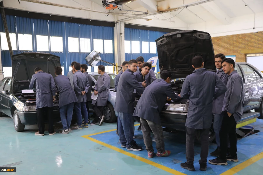 نشست مشترک اعضای کمیسیون آموزش و تحقیقات مجلس شورای اسلامی و هیئت رئیسه دانشگاه ملی مهارت/ حمایت کمیسیون از دانشگاه ملی مهارت برای عضویت در شورای عالی آموزش و تربیت فنی، حرفه‌ای و مهارتی 52