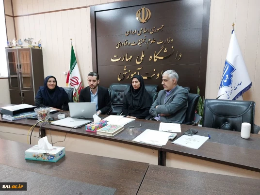 برگزاری دوره آموزشی با عناوین آشنایی به قوانین و مقررات مرتبط با وضعیت استخدامی پیمانی و فرآیندهای تبدیل وضعیت و ترفیع پایه استحقاقی سالیانه