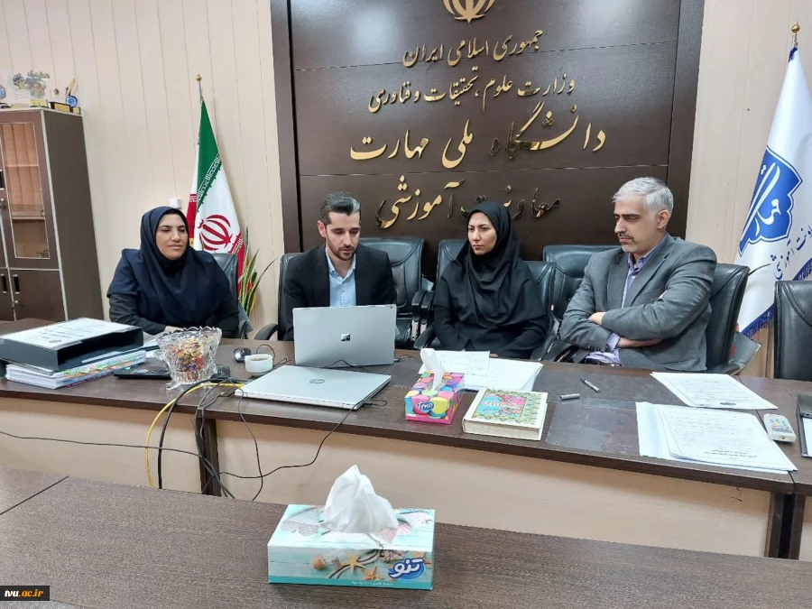 برگزاری دوره آموزشی با عناوین آشنایی به قوانین و مقررات مرتبط با وضعیت استخدامی پیمانی و فرآیندهای تبدیل وضعیت و ترفیع پایه استحقاقی سالیانه  3