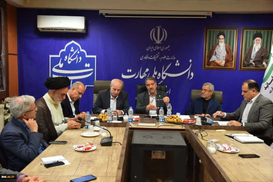 نشست رئیس دانشگاه ملی مهارت با اعضای هیئت علمی در آموزشکده پسران رشت (شهید چمران)_ واحد استانی گیلان 2