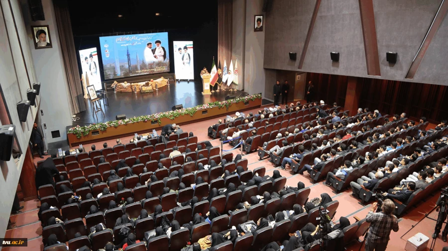 با حضور مقامات کشوری، لشکری، خانواده‌های معظم شهدا و دانشجویان برگزار شد؛

آیین گرامی‌داشت سالگرد شهادت سرلشکر شهید حسن طهرانی مقدم و یادواره ۳۱۱ دانشجوی شهید دانشگاه ملی مهارت 10