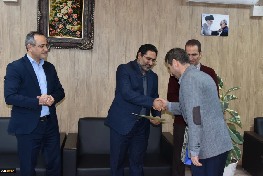 تجلیل از کارکنان مقام‌آور سازمان مرکزی در جشنواره «کارمند سلامت» 6