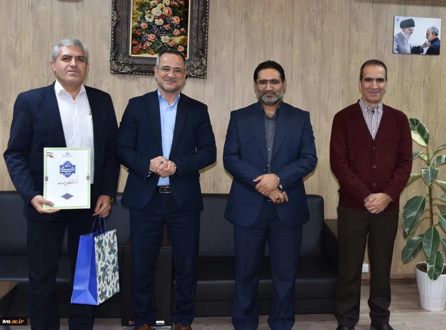 تجلیل از کارکنان مقام‌آور سازمان مرکزی در جشنواره «کارمند سلامت» 8