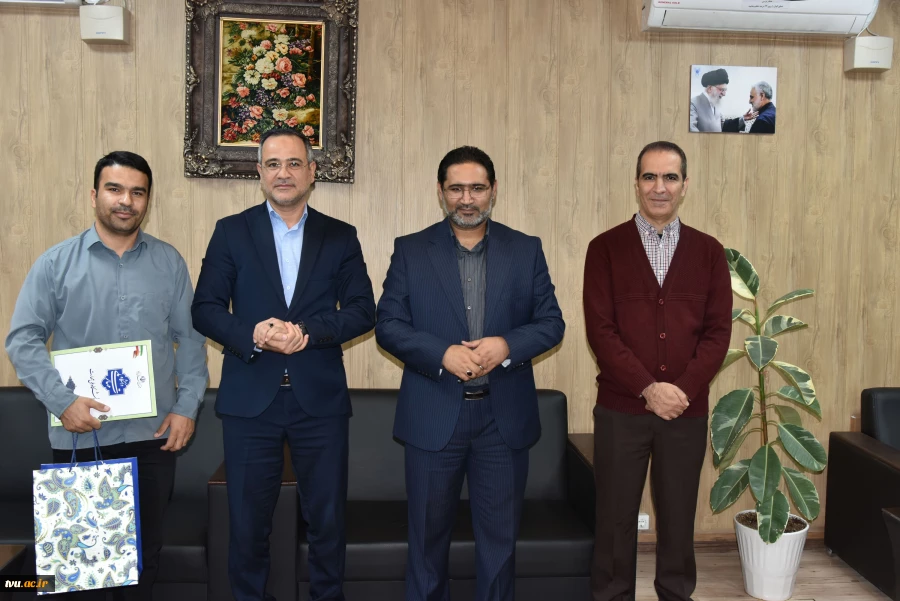 تجلیل از کارکنان مقام‌آور سازمان مرکزی در جشنواره «کارمند سلامت» 13