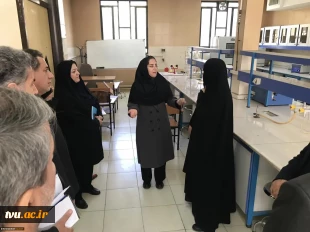 بازدید معاون تشکیلات و بهره‌وری دفتر برنامه و بودجه و جمعی از مسئولین سازمان مرکزی ازدانشگاه ملی مهارت واحد دختران کرمانشاه 4