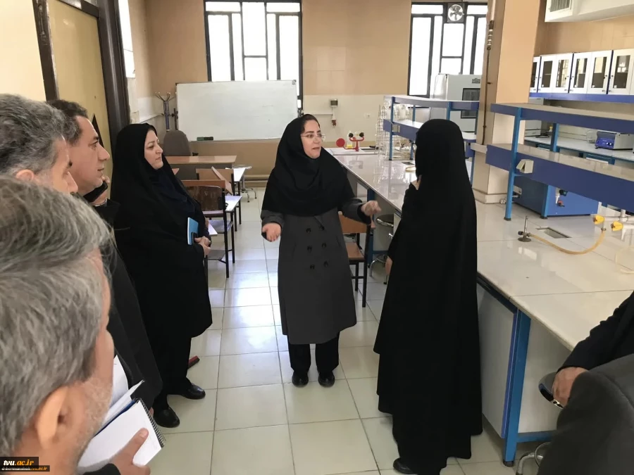 بازدید معاون تشکیلات و بهره‌وری دفتر برنامه و بودجه و جمعی از مسئولین سازمان مرکزی ازدانشگاه ملی مهارت واحد دختران کرمانشاه 4