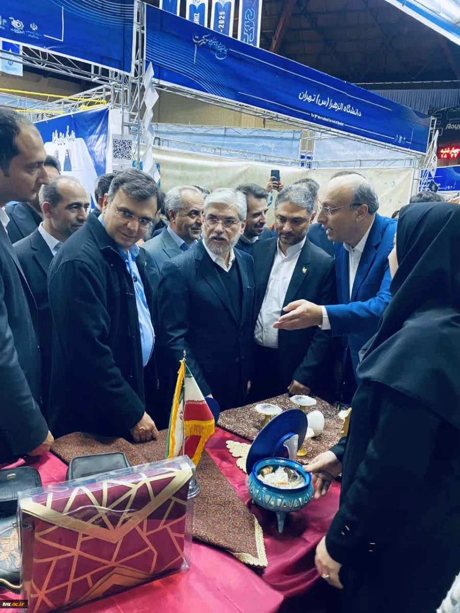 بازدید وزیر علوم، تحقیقات و فناوری  و مسئولان وزارت از غرفه دانشگاه ملی مهارت در هجدهمین جشنواره ملی و بین‌المللی «حرکت» 5