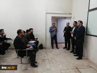 حضور گرم و صمیمانه معاونت فرهنگی و دانشجویی در واحد استانی کرمان؛ تقدیم گل و تبریک فرارسیدن ۱۶ آذر به دانشجویان 2