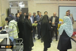 حضور گرم و صمیمانه معاونت فرهنگی و دانشجویی در واحد استانی کرمان؛ تقدیم گل و تبریک فرارسیدن ۱۶ آذر به دانشجویان 6