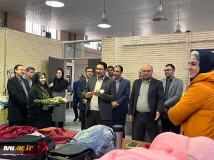 حضور گرم و صمیمانه معاونت فرهنگی و دانشجویی در واحد استانی کرمان؛ تقدیم گل و تبریک فرارسیدن ۱۶ آذر به دانشجویان 8