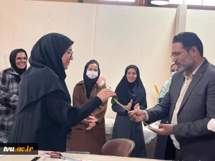 حضور گرم و صمیمانه معاونت فرهنگی و دانشجویی در واحد استانی کرمان؛ تقدیم گل و تبریک فرارسیدن ۱۶ آذر به دانشجویان 11