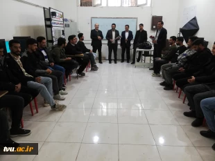 حضور گرم و صمیمانه معاونت فرهنگی و دانشجویی در واحد استانی کرمان؛ تقدیم گل و تبریک فرارسیدن ۱۶ آذر به دانشجویان 14