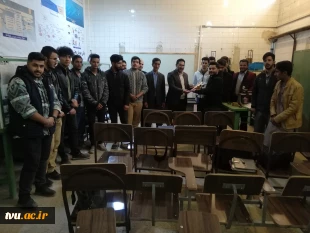 حضور گرم و صمیمانه معاونت فرهنگی و دانشجویی در واحد استانی کرمان؛ تقدیم گل و تبریک فرارسیدن ۱۶ آذر به دانشجویان 15