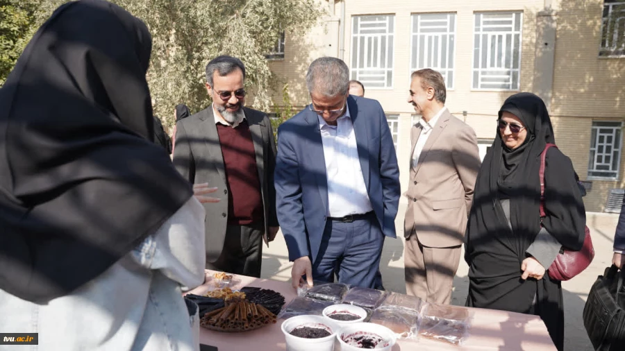 دکتر زمانی در جشن روز دانشجو دانشگاه ملی مهارت واحد استانی یزد:

روز دانشجو نماد بیداری، مسئولیت‌پذیری و مطالبه‌گری قانونمند دانشجویان است 8