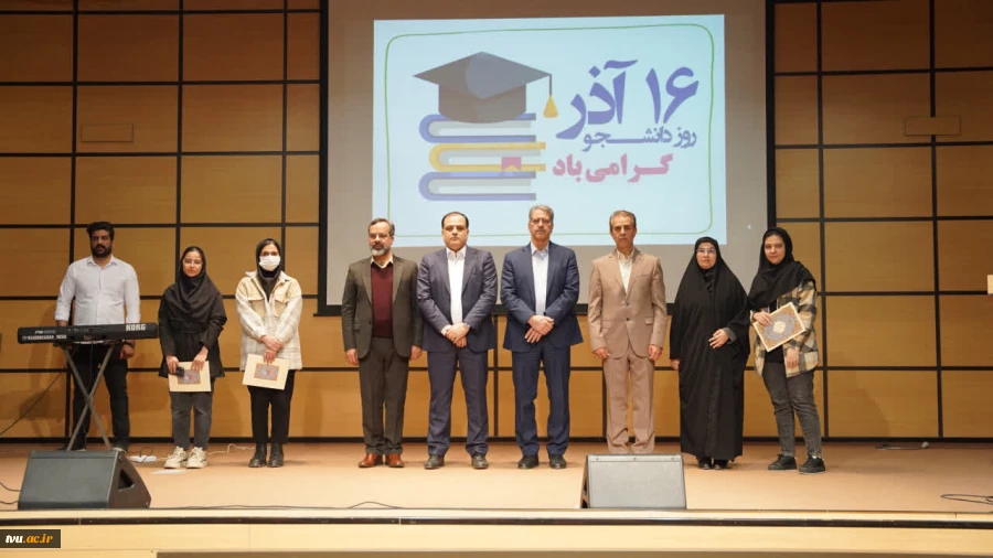 دکتر زمانی در جشن روز دانشجو دانشگاه ملی مهارت واحد استانی یزد:

روز دانشجو نماد بیداری، مسئولیت‌پذیری و مطالبه‌گری قانونمند دانشجویان است 11