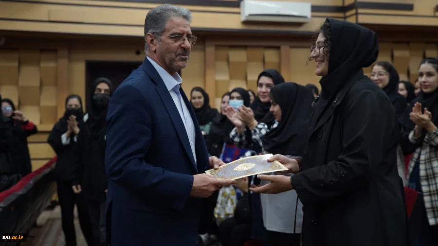 دکتر زمانی در جشن روز دانشجو دانشگاه ملی مهارت واحد استانی یزد:

روز دانشجو نماد بیداری، مسئولیت‌پذیری و مطالبه‌گری قانونمند دانشجویان است 12