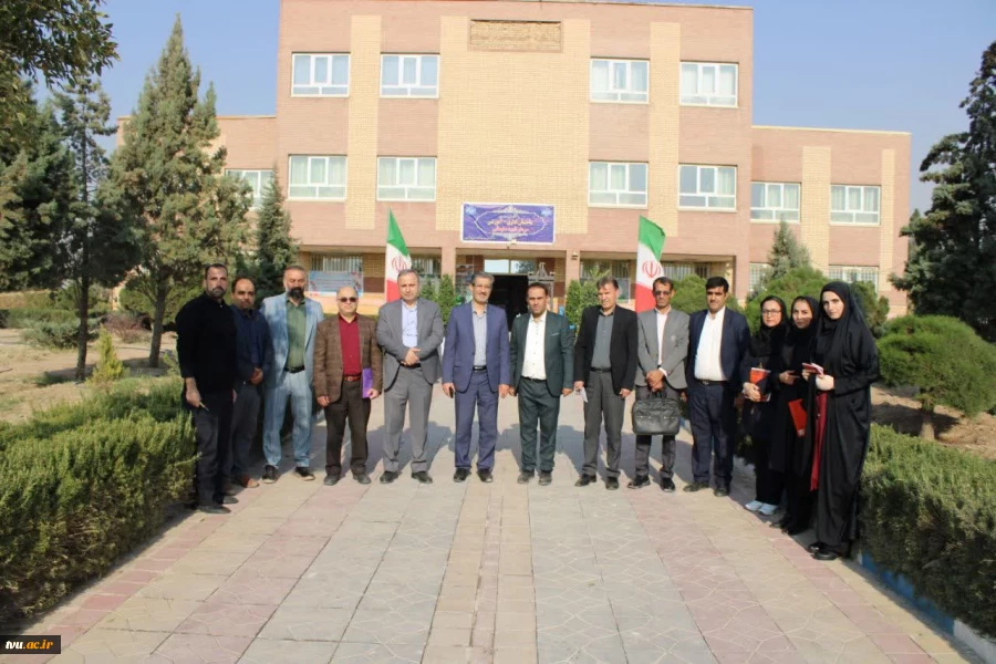 با حضور معاون آموزشی دانشگاه برگزار شد

اقتتاح کلینیک تخصصی گیاه پزشکی و کلنگ زنی ساخت سوله کارگاه ماشین آلات کشاورزی آموزشکده کشاورزی پاکدشت 
 2