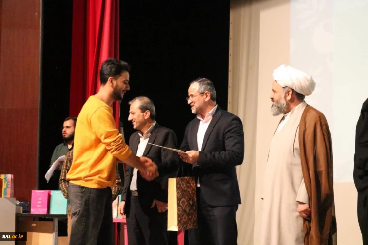 باحضور مدیرکل  تربیت‌بدنی دانشگاه ملی مهارت برگزار شد؛
گرامیداشت روز دانشجو در واحد استانی قم