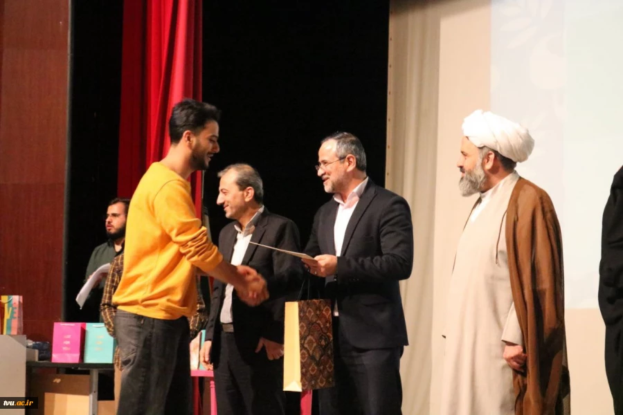 باحضور مدیرکل  تربیت‌بدنی دانشگاه ملی مهارت برگزار شد؛
گرامیداشت روز دانشجو در واحد استانی قم 5