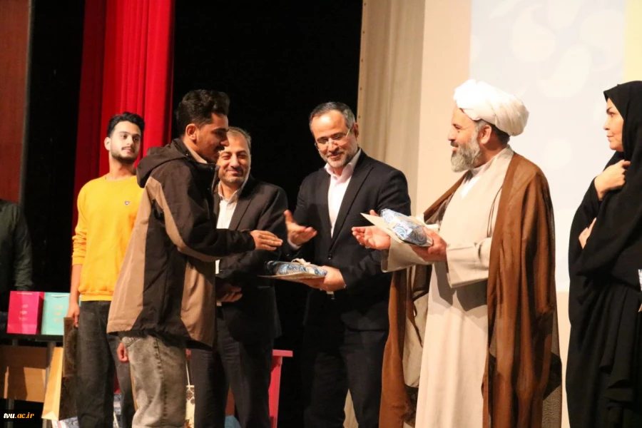 باحضور مدیرکل  تربیت‌بدنی دانشگاه ملی مهارت برگزار شد؛
گرامیداشت روز دانشجو در واحد استانی قم 10