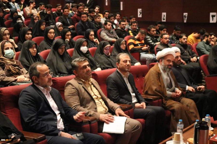 باحضور مدیرکل  تربیت‌بدنی دانشگاه ملی مهارت برگزار شد؛
گرامیداشت روز دانشجو در واحد استانی قم 12