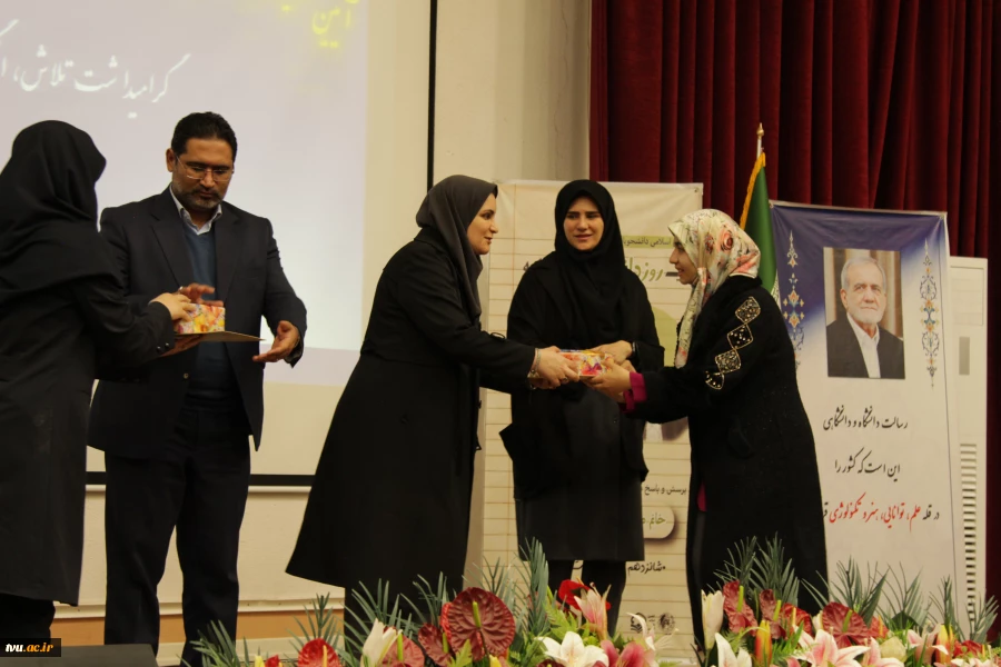 پیام تحول معاونت فرهنگی و دانشجویی درآیین ملی گرامیداشت روز دانشجو طنین انداز شد
 11