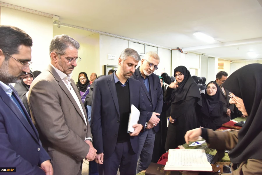 با حضور رئیس دانشگاه ملی مهارت و معاون پژوهش و فناوری، نوآوری و اقتصاد دانش بنیان شورای عالی انقلاب فرهنگی:

مراسم گرامیداشت روز دانشجو و هفته پژوهش برگزار شد. 7