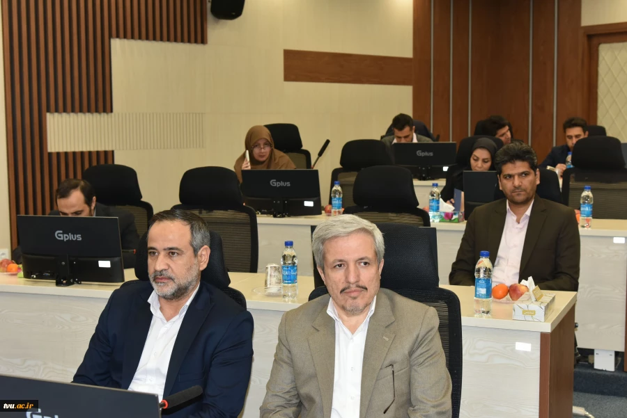 با حضور رئیس دانشگاه و جمعی از اساتید و نخبگان دانشگاهی

نشست هم‌اندیشی نقش دانشگاه در تحقق ایران قوی برگزار شد 4