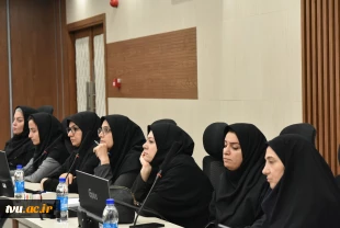 با حضور رئیس دانشگاه و جمعی از اساتید و نخبگان دانشگاهی

نشست هم‌اندیشی نقش دانشگاه در تحقق ایران قوی برگزار شد 9