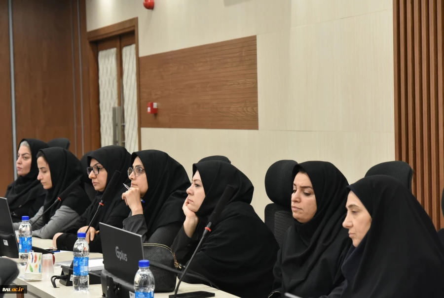 با حضور رئیس دانشگاه و جمعی از اساتید و نخبگان دانشگاهی

نشست هم‌اندیشی نقش دانشگاه در تحقق ایران قوی برگزار شد 9