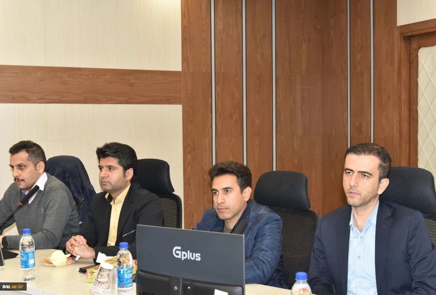 با حضور رئیس دانشگاه و جمعی از اساتید و نخبگان دانشگاهی

نشست هم‌اندیشی نقش دانشگاه در تحقق ایران قوی برگزار شد 10