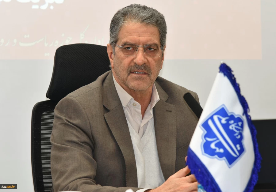 با حضور رئیس دانشگاه و جمعی از اساتید و نخبگان دانشگاهی

نشست هم‌اندیشی نقش دانشگاه در تحقق ایران قوی برگزار شد 12