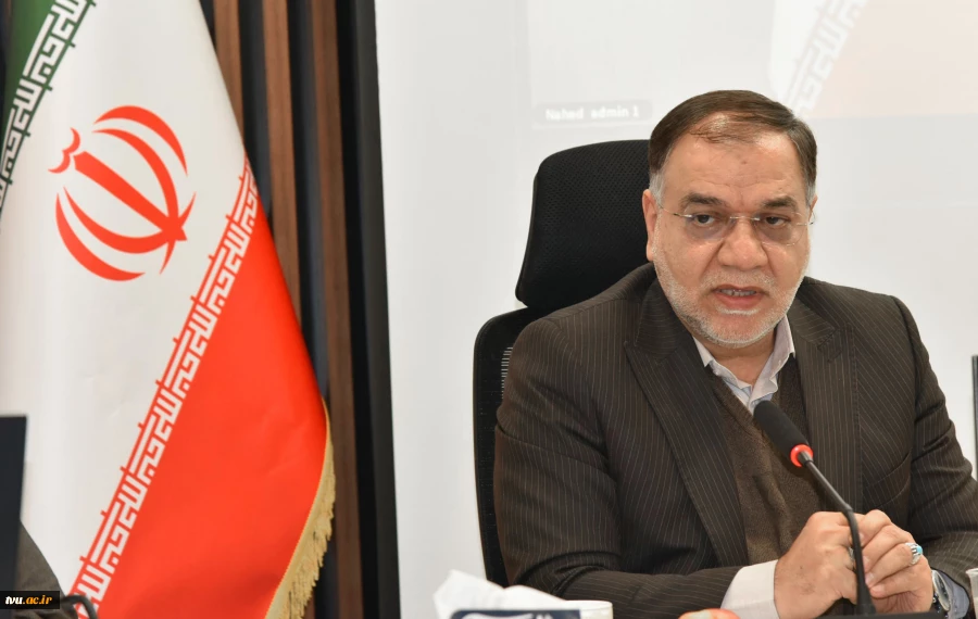 با حضور رئیس دانشگاه و جمعی از اساتید و نخبگان دانشگاهی

نشست هم‌اندیشی نقش دانشگاه در تحقق ایران قوی برگزار شد 13