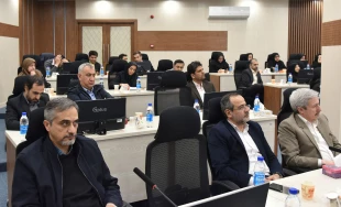 با حضور رئیس دانشگاه و جمعی از اساتید و نخبگان دانشگاهی

نشست هم‌اندیشی نقش دانشگاه در تحقق ایران قوی برگزار شد 14