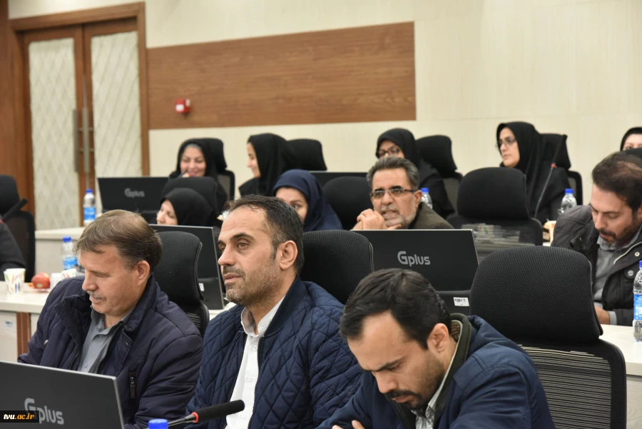 با حضور رئیس دانشگاه و جمعی از اساتید و نخبگان دانشگاهی

نشست هم‌اندیشی نقش دانشگاه در تحقق ایران قوی برگزار شد 16