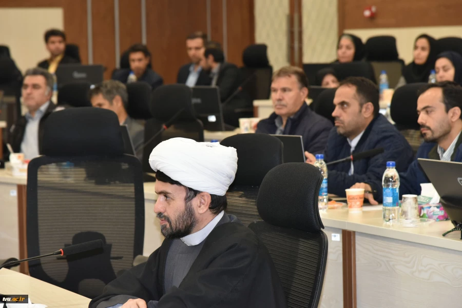 با حضور رئیس دانشگاه و جمعی از اساتید و نخبگان دانشگاهی

نشست هم‌اندیشی نقش دانشگاه در تحقق ایران قوی برگزار شد 21