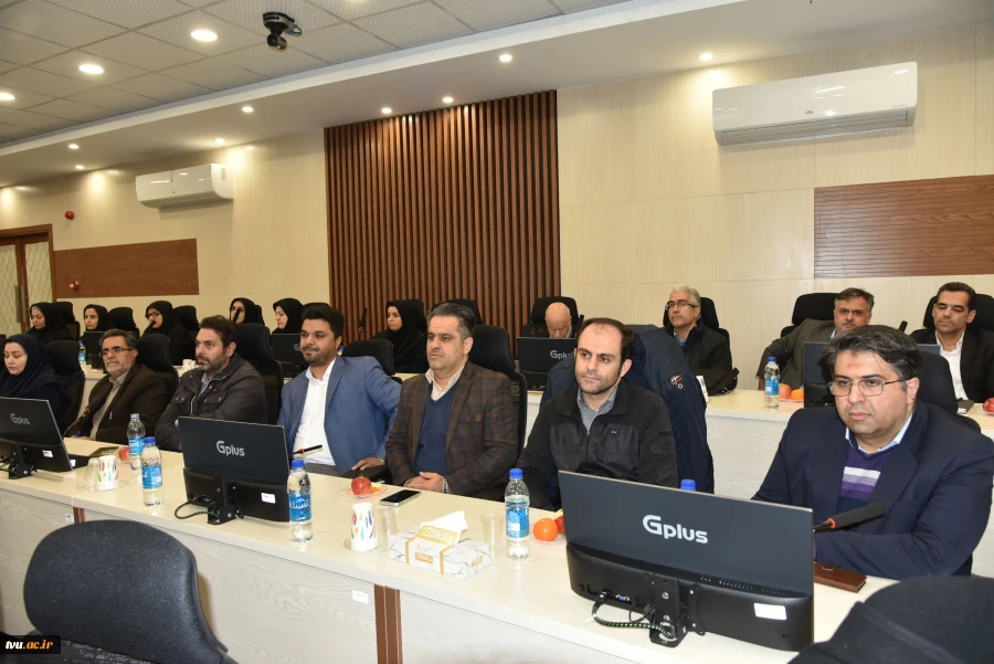 با حضور رئیس دانشگاه و جمعی از اساتید و نخبگان دانشگاهی

نشست هم‌اندیشی نقش دانشگاه در تحقق ایران قوی برگزار شد 15