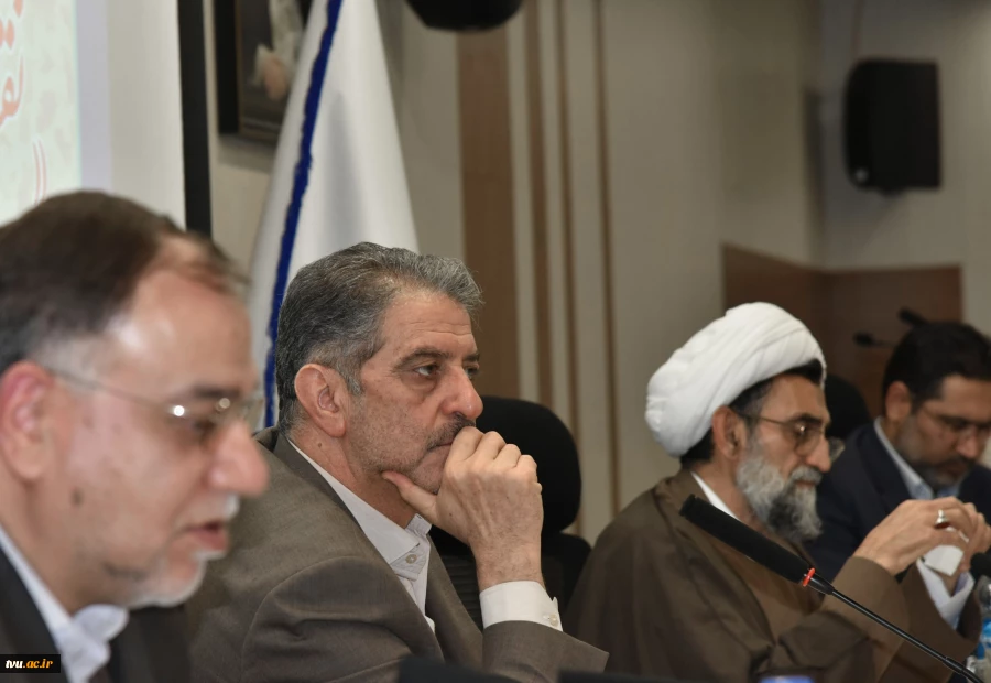 با حضور رئیس دانشگاه و جمعی از اساتید و نخبگان دانشگاهی

نشست هم‌اندیشی نقش دانشگاه در تحقق ایران قوی برگزار شد 26