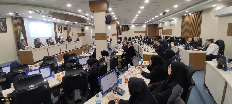 با حضور رئیس دانشگاه و جمعی از اساتید و نخبگان دانشگاهی

نشست هم‌اندیشی نقش دانشگاه در تحقق ایران قوی برگزار شد 28