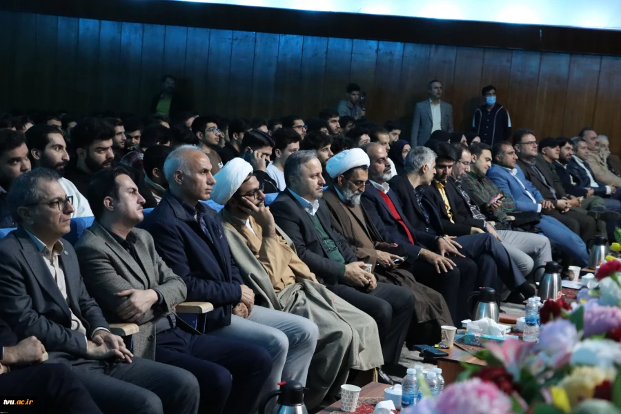 همزمان با فرارسیدن شانزدهم آذرماه؛

آئین گرامی‌داشت روز دانشجو با حضور معاون اداری، مالی و مدیریت منابع و رئیس نهاد نمایندگی مقام معظم رهبری(مدظله العالی) در دانشکده فنی انقلاب اسلامی تهران برگزار شد. 2