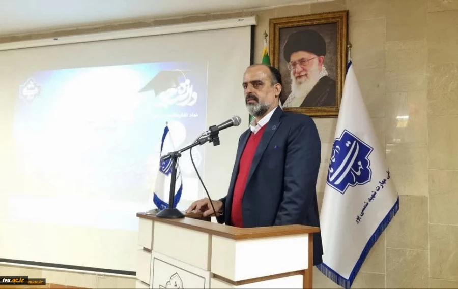 همزمان با فرارسیدن شانزدهم آذرماه؛ آیین بزرگداشت روز دانشجو در دانشکده شهید شمسی‌پور برگزار شد. 3