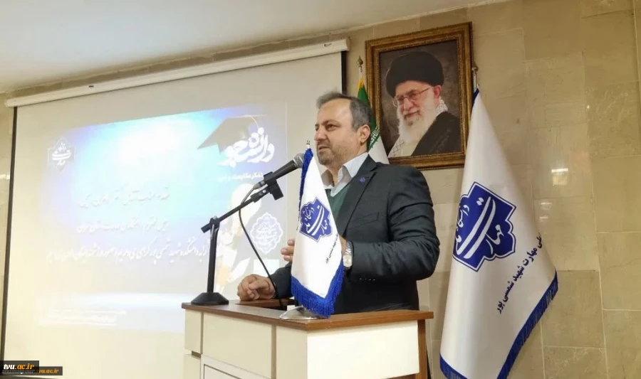 همزمان با فرارسیدن شانزدهم آذرماه؛ آیین بزرگداشت روز دانشجو در دانشکده شهید شمسی‌پور برگزار شد. 4