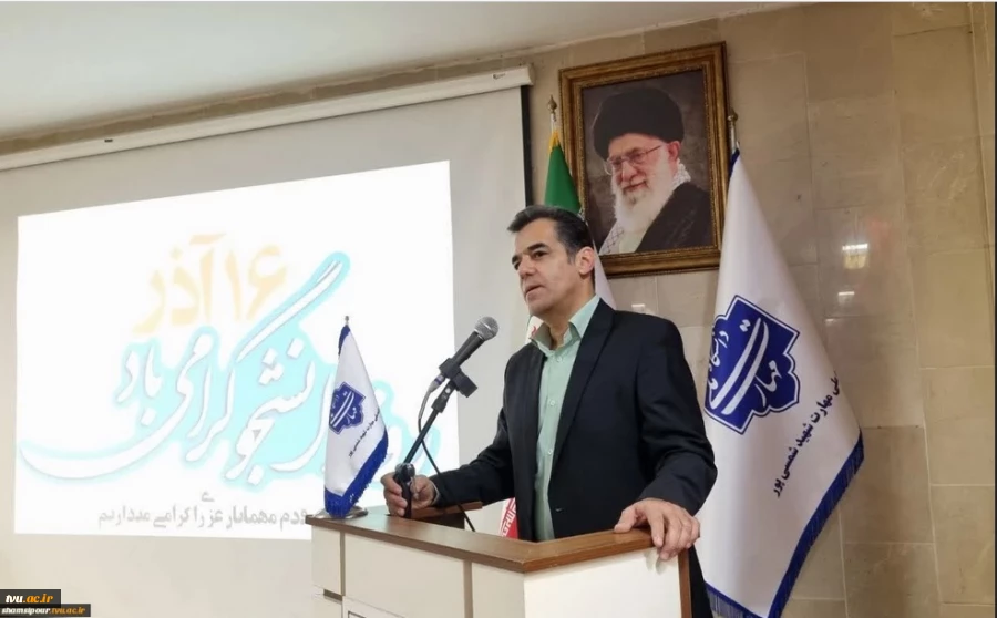 همزمان با فرارسیدن شانزدهم آذرماه؛ آیین بزرگداشت روز دانشجو در دانشکده شهید شمسی‌پور برگزار شد. 5