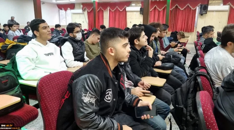 همزمان با فرارسیدن شانزدهم آذرماه؛ آیین بزرگداشت روز دانشجو در دانشکده شهید شمسی‌پور برگزار شد. 6